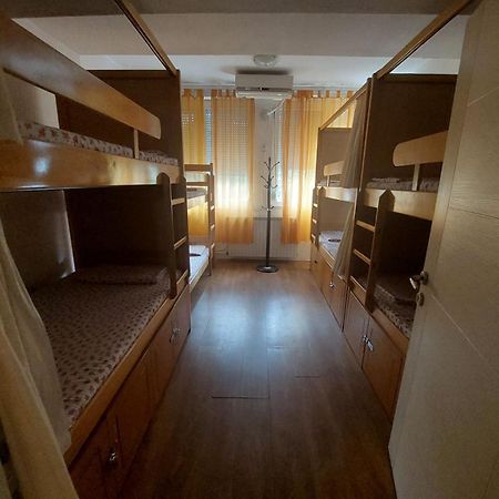 Hostel Valentin 2 Σκόπια Εξωτερικό φωτογραφία
