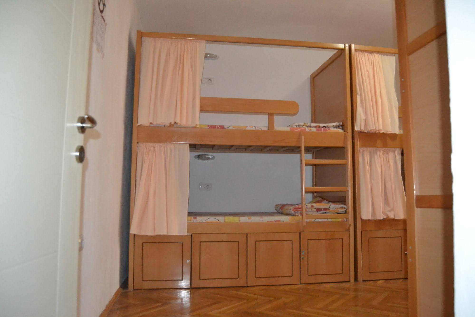 Hostel Valentin 2 Σκόπια Εξωτερικό φωτογραφία