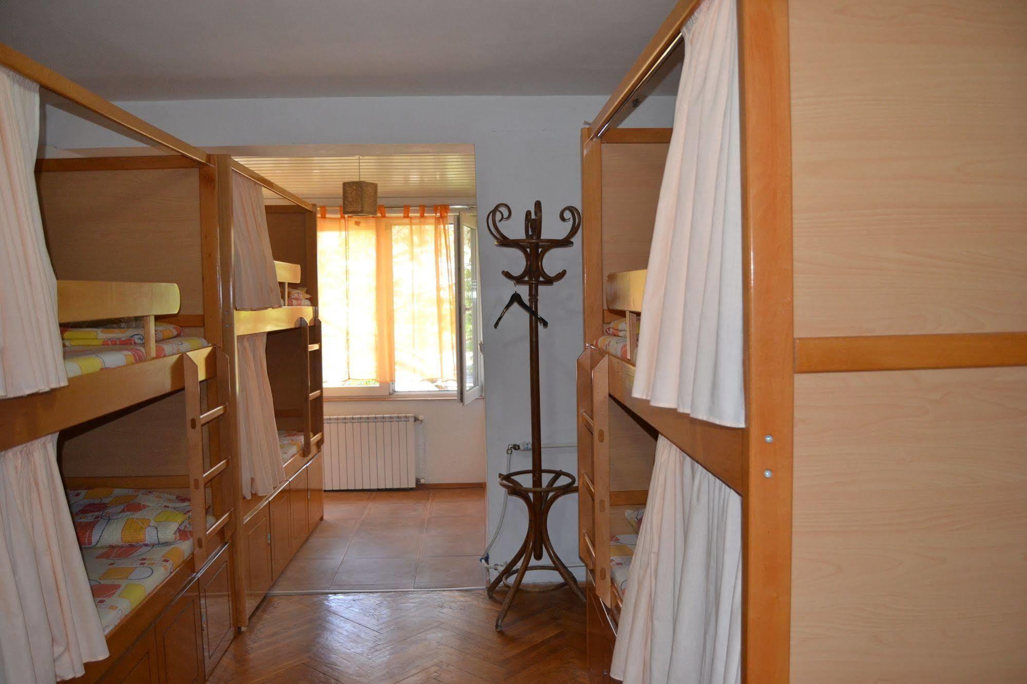 Hostel Valentin 2 Σκόπια Εξωτερικό φωτογραφία