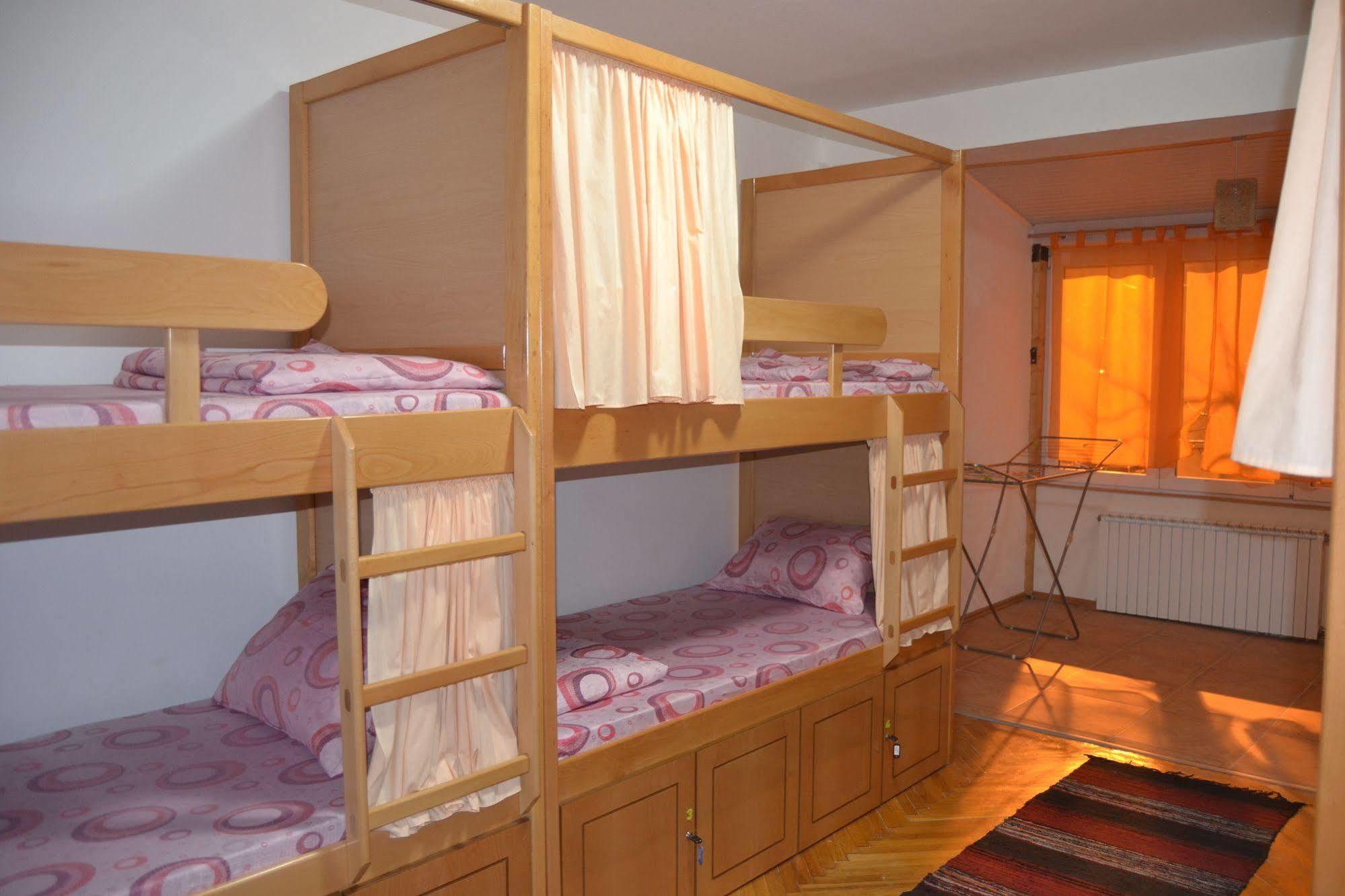 Hostel Valentin 2 Σκόπια Εξωτερικό φωτογραφία